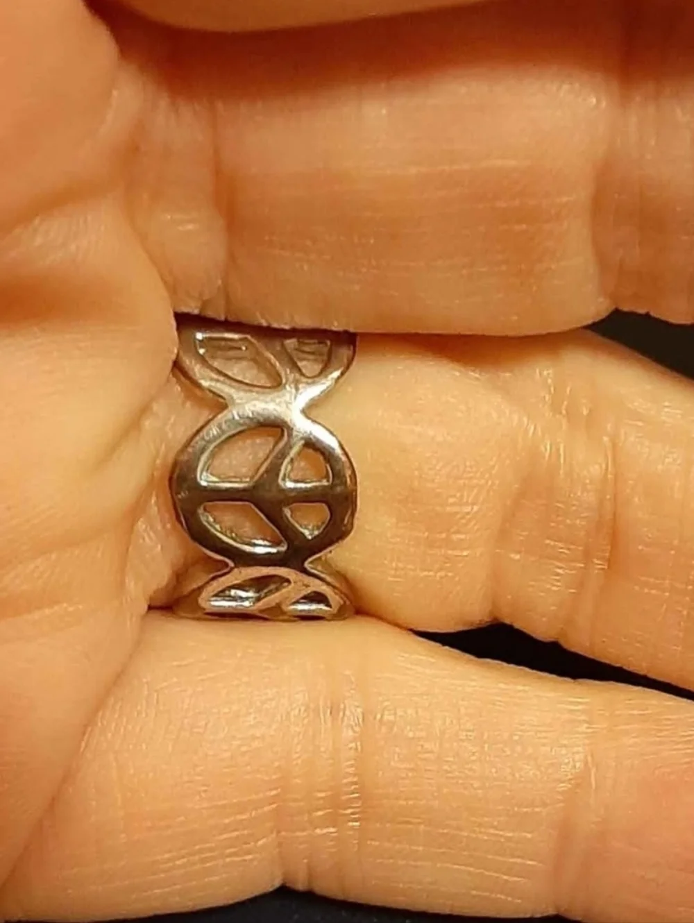 Vtg Peace Full Circle Ring Silver Tone size 6